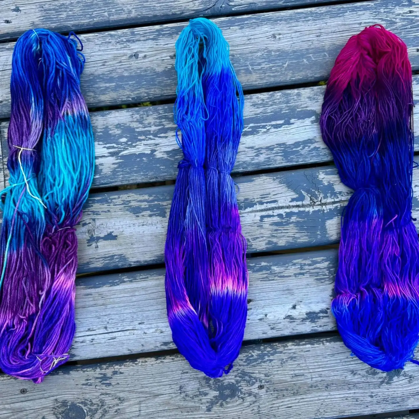 fibre-dying-blue-magenta-skeins.webp